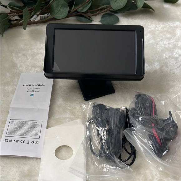 Sleek Black GPS Navigation System - Picture 3 of 14